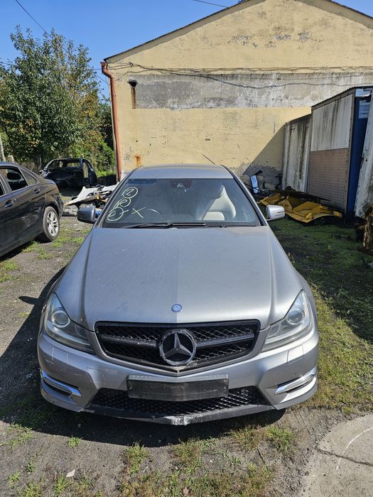 Mercedes W204 AMG Coupe Запчасти Разборка Капот 2012 C-class C220