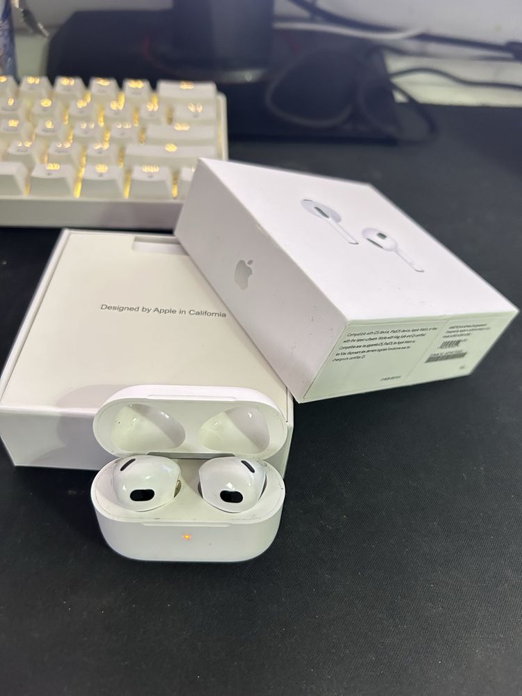 Air Pods APPLE (3ª geração)