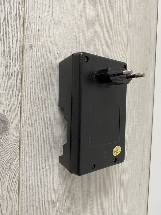 зарядний пристрій Solid MW8168GS