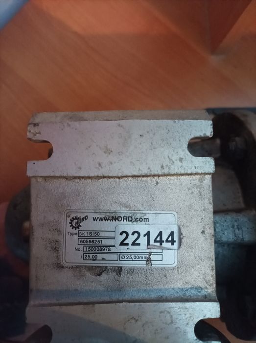 Podajnik silnik że ślimakiem do pieca