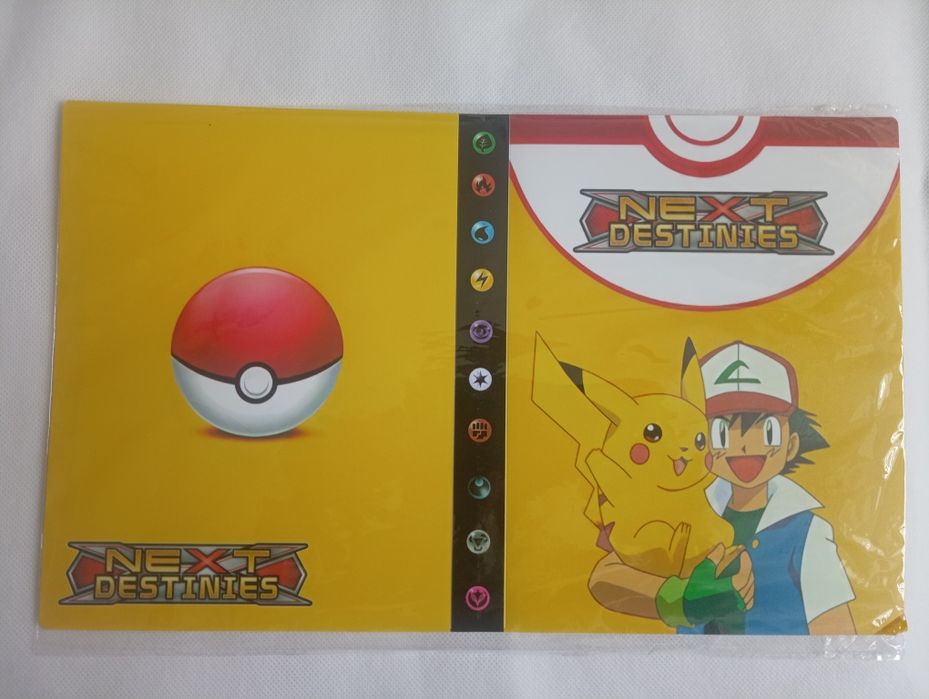 Album Pokemon na 240 kart.