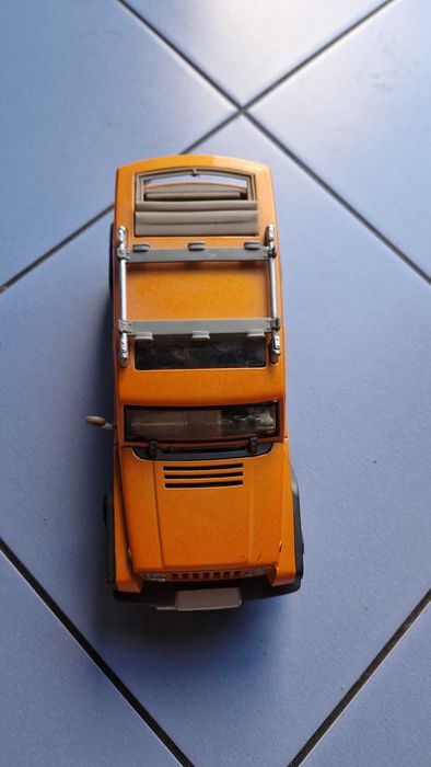 Model samochodu Jeep 1:18 cały z metalu kolekcjonerski