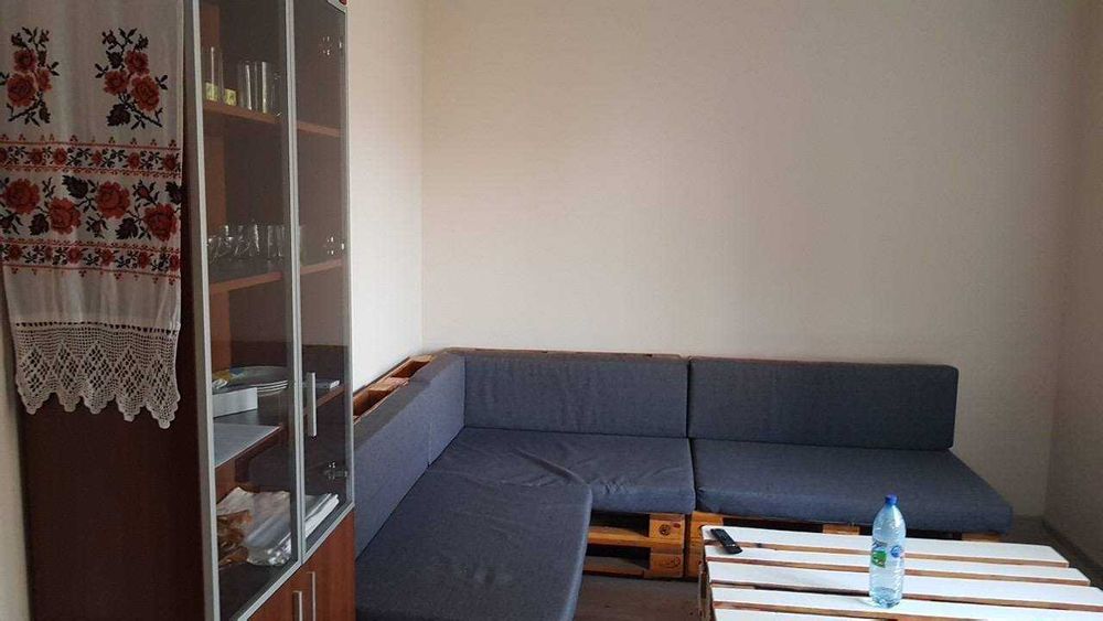 Будівля на фасаді дороги під комерційну діяльність: магазин, СТО, тощо