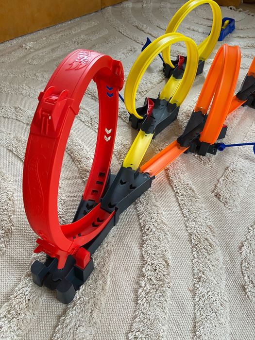 Трек Hot Wheels Карколомні трюки в петлях