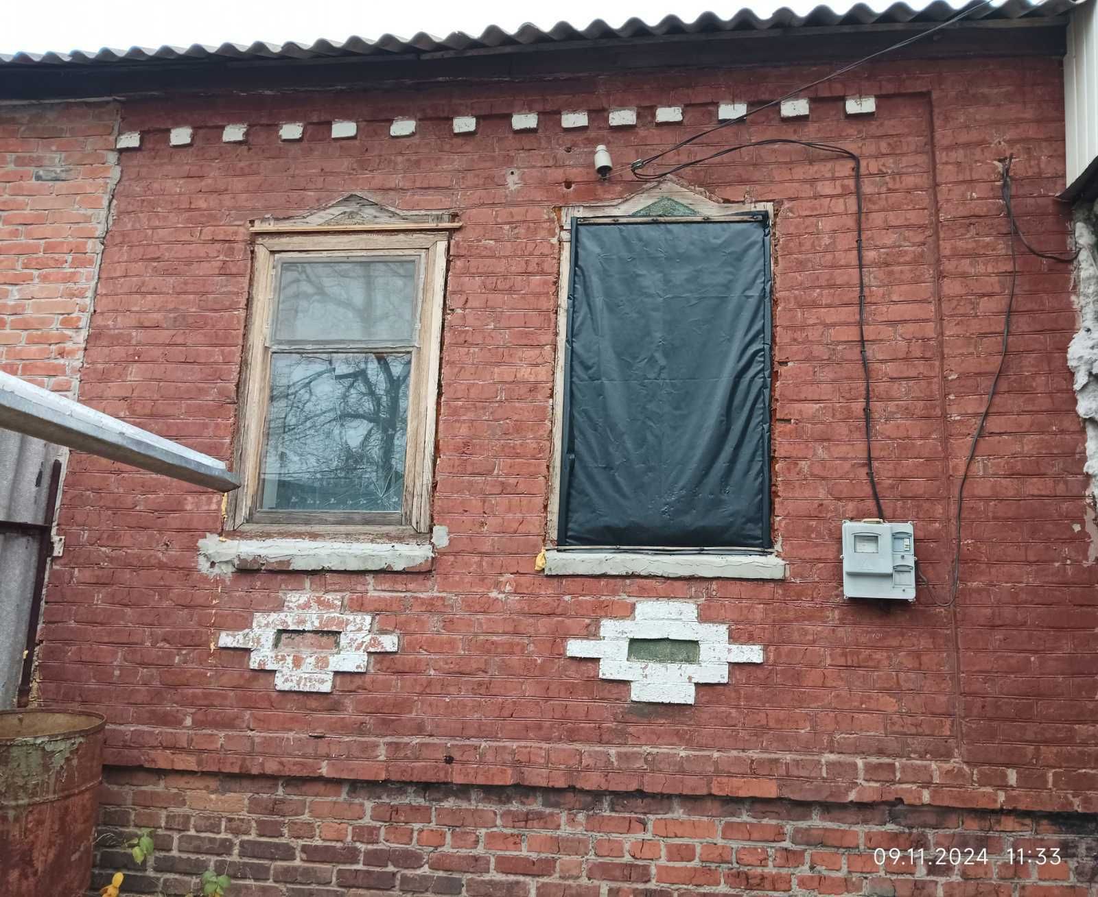 Продам.. 1/3 дома в районе центра Мерефы.