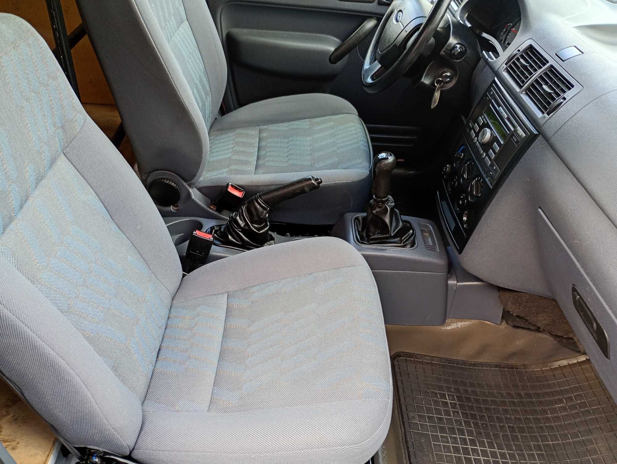Sprzedam Forda Connect BEZ KOROZJI z przebiegiem 142000 km