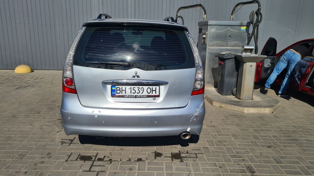 mitsubishi grandis