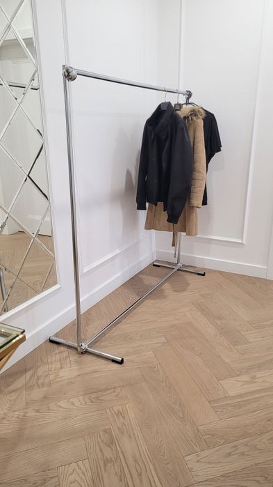 Wieszak sklepowy na ubrania do garderoby