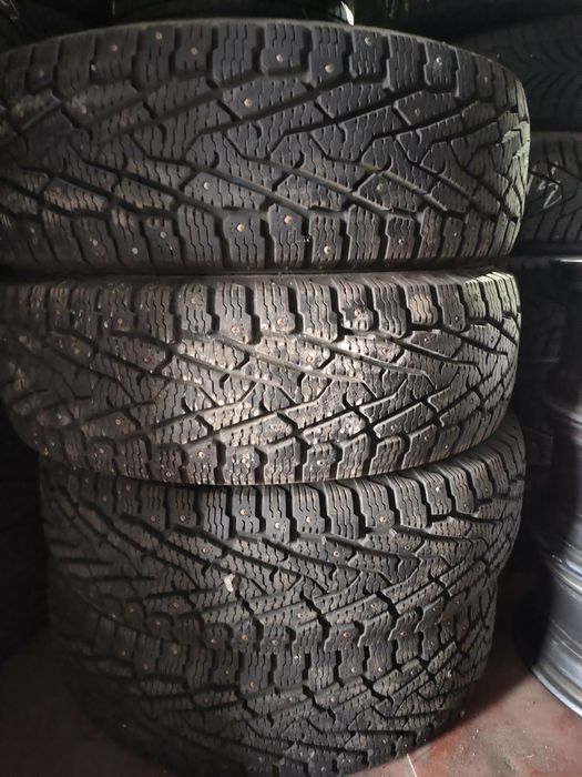 Шины зима 265/75 R16 Nokian 4шт состоянии новых