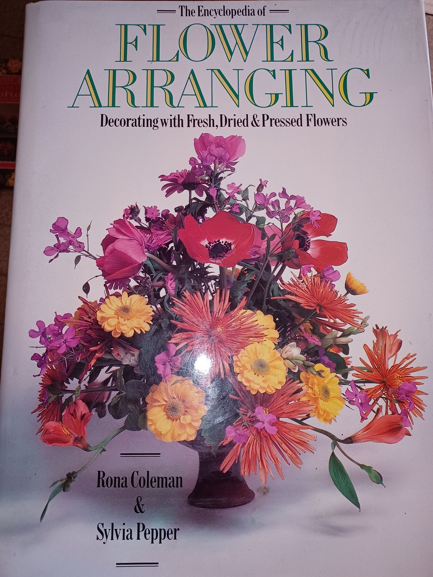 Livro " The encyclopedia of flower arranging"

Decoring with fresh, d