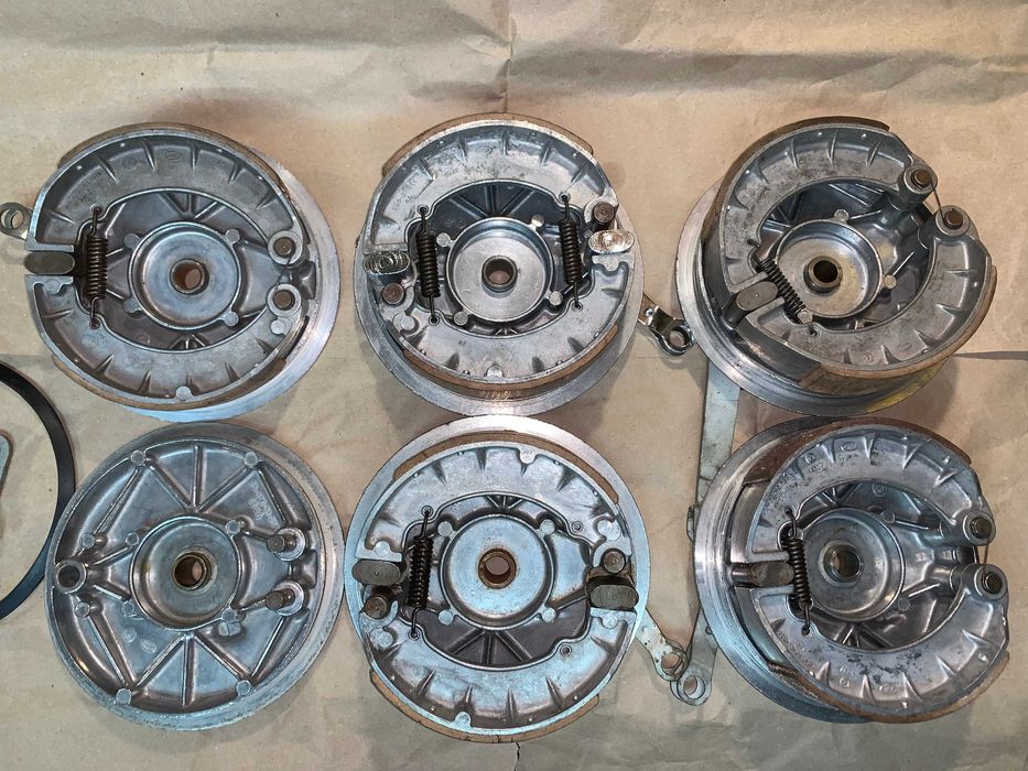 Новый тормозной опорник с колодками в сборе Ява 634-01, Чезет 472/3/5