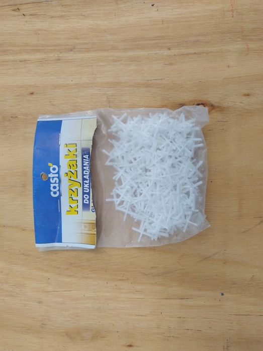 Krzyżyki dystansowe do układania glazury