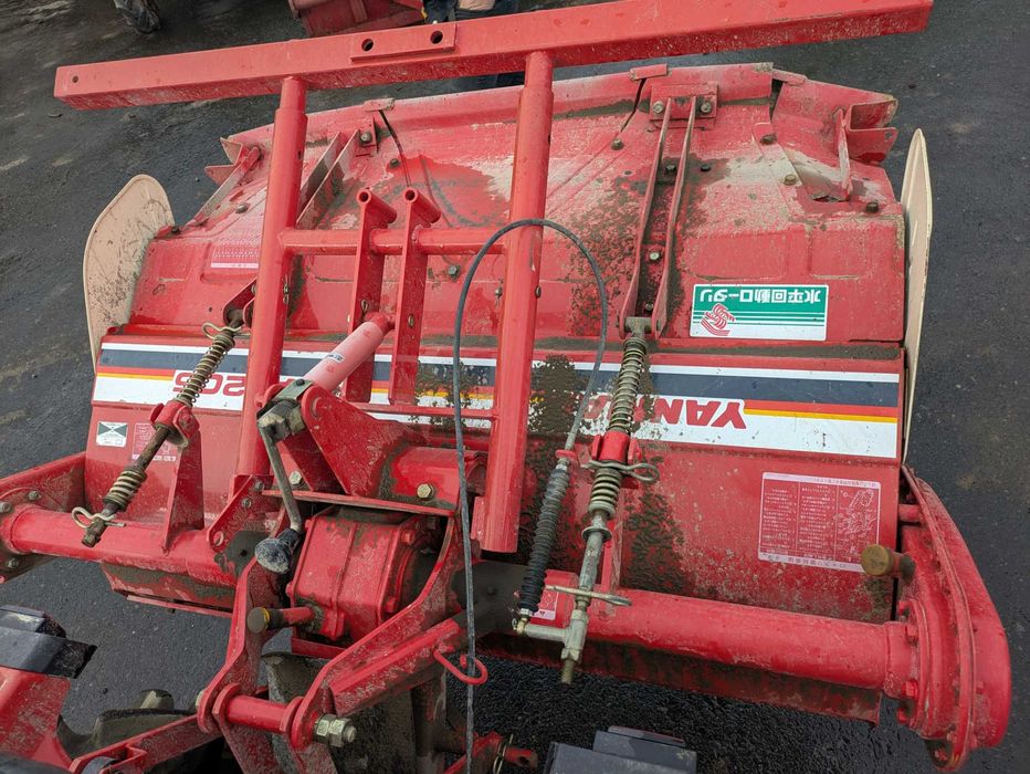 Yanmar F145D – kompaktowy traktor 4×4, 14 KM