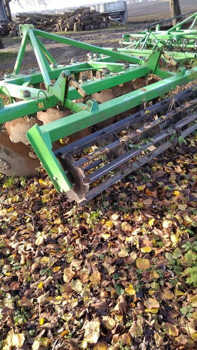 Продаю дископлуг ,оприскувач,лійку