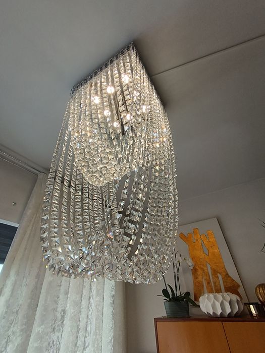 Candeeiro de Teto Contemporâneo em Cristal – Design Escultural e Sofis