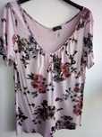 Blusa rosa com motivos florais - Tamanho L