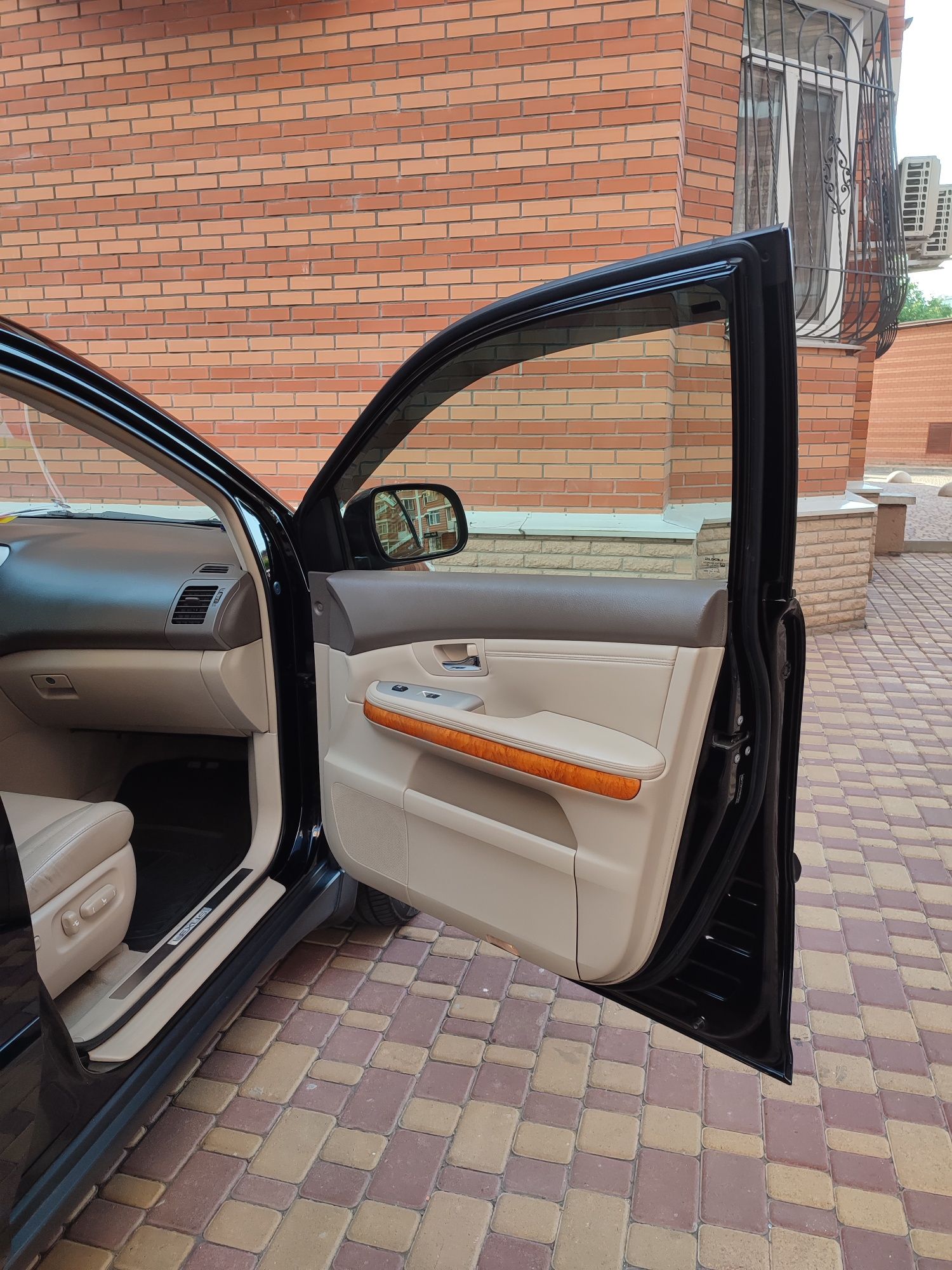 Срочно продам Lexus rx 350.