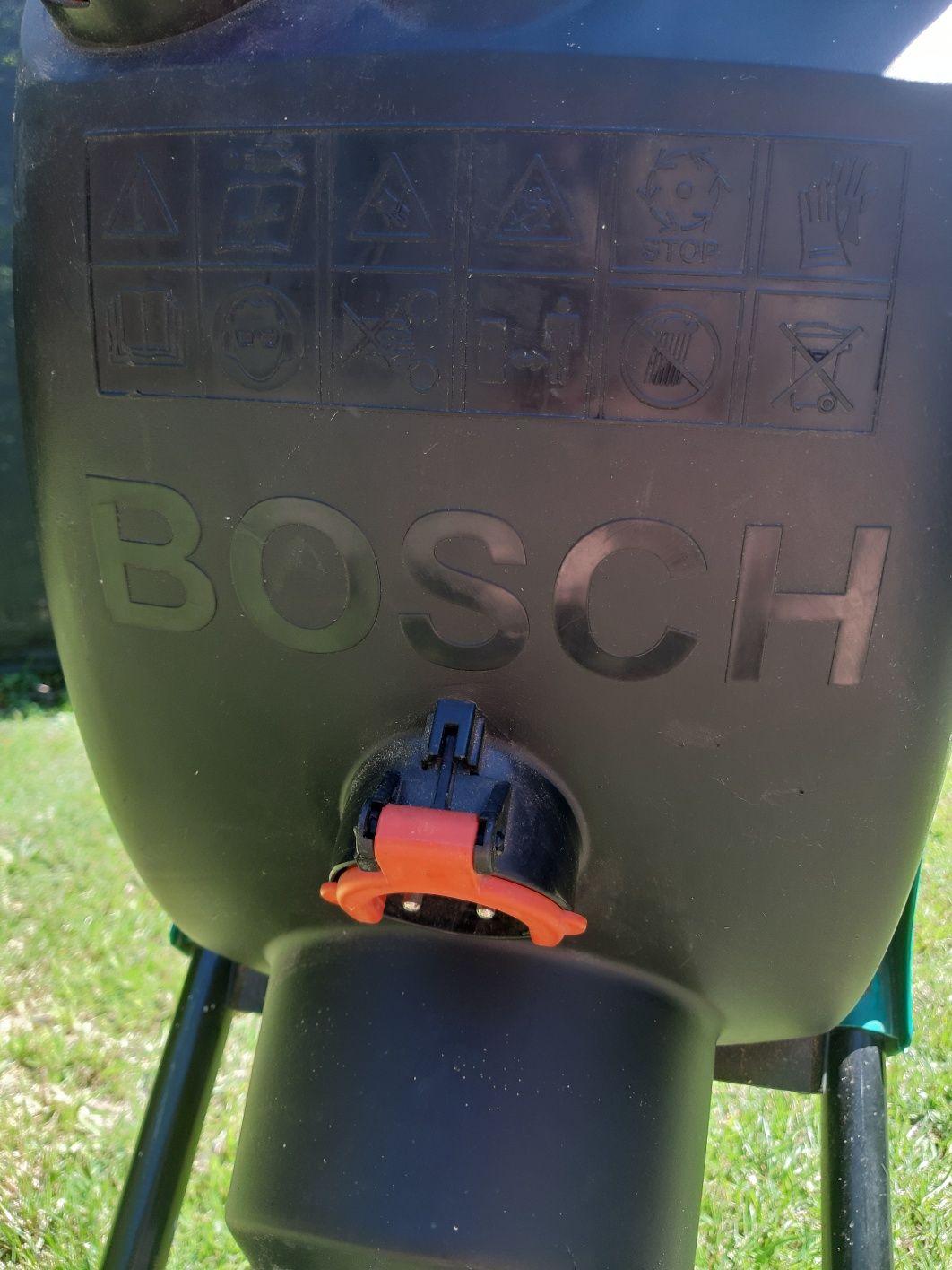 Rozdrabniacz rębak do gałęzi bosch axt rapid 200