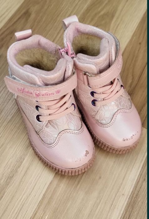 Продам рожеві чобітки