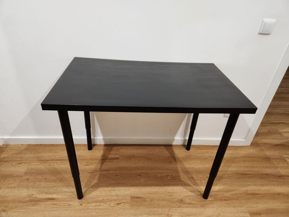 Secretária IKEA com pernas ajustáveis