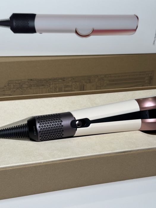 Dyson Airstrait — фен і випрямляч 2 в 1