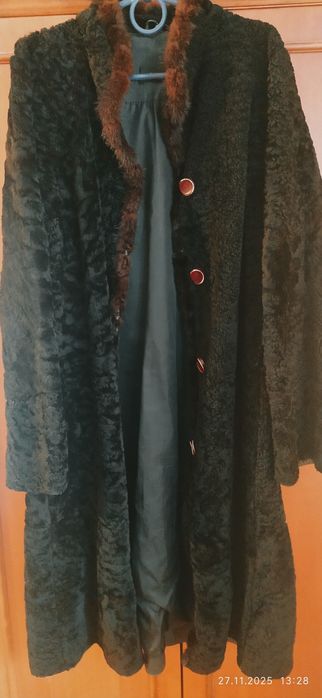Шуба каракуль, довга.