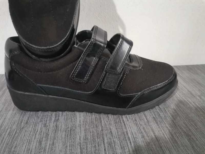 Buty rozmiar 40 nowe cena  30 zł