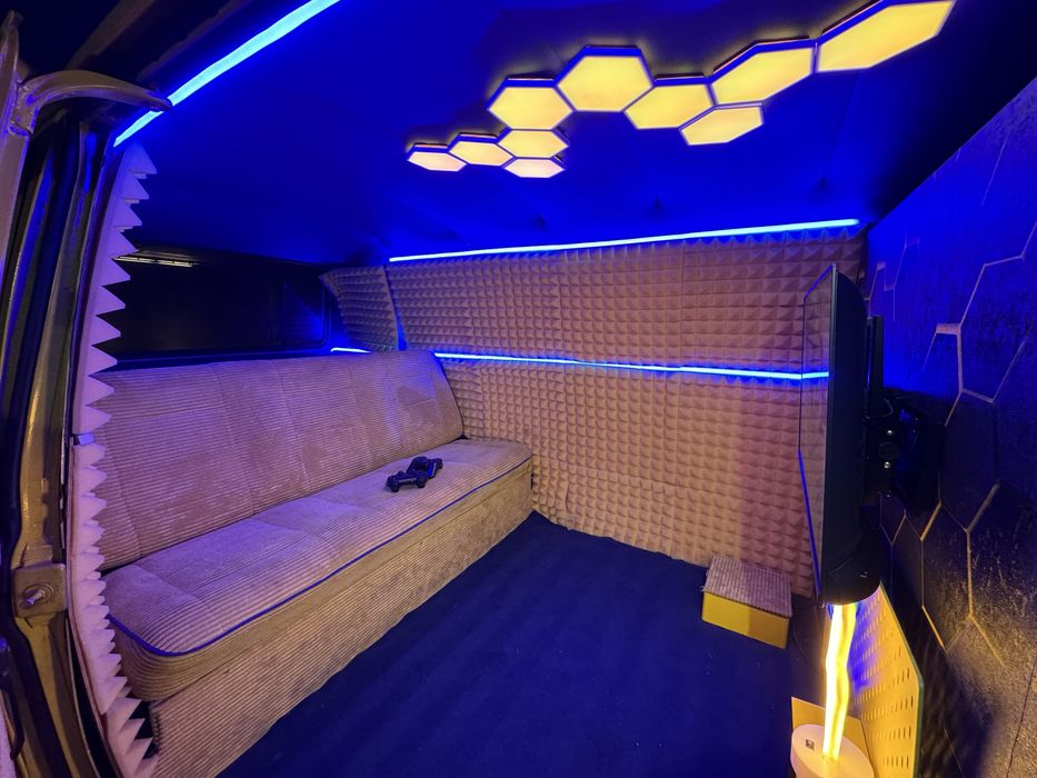 Volkswagen Multivan T3 gamingowy. Na eventy