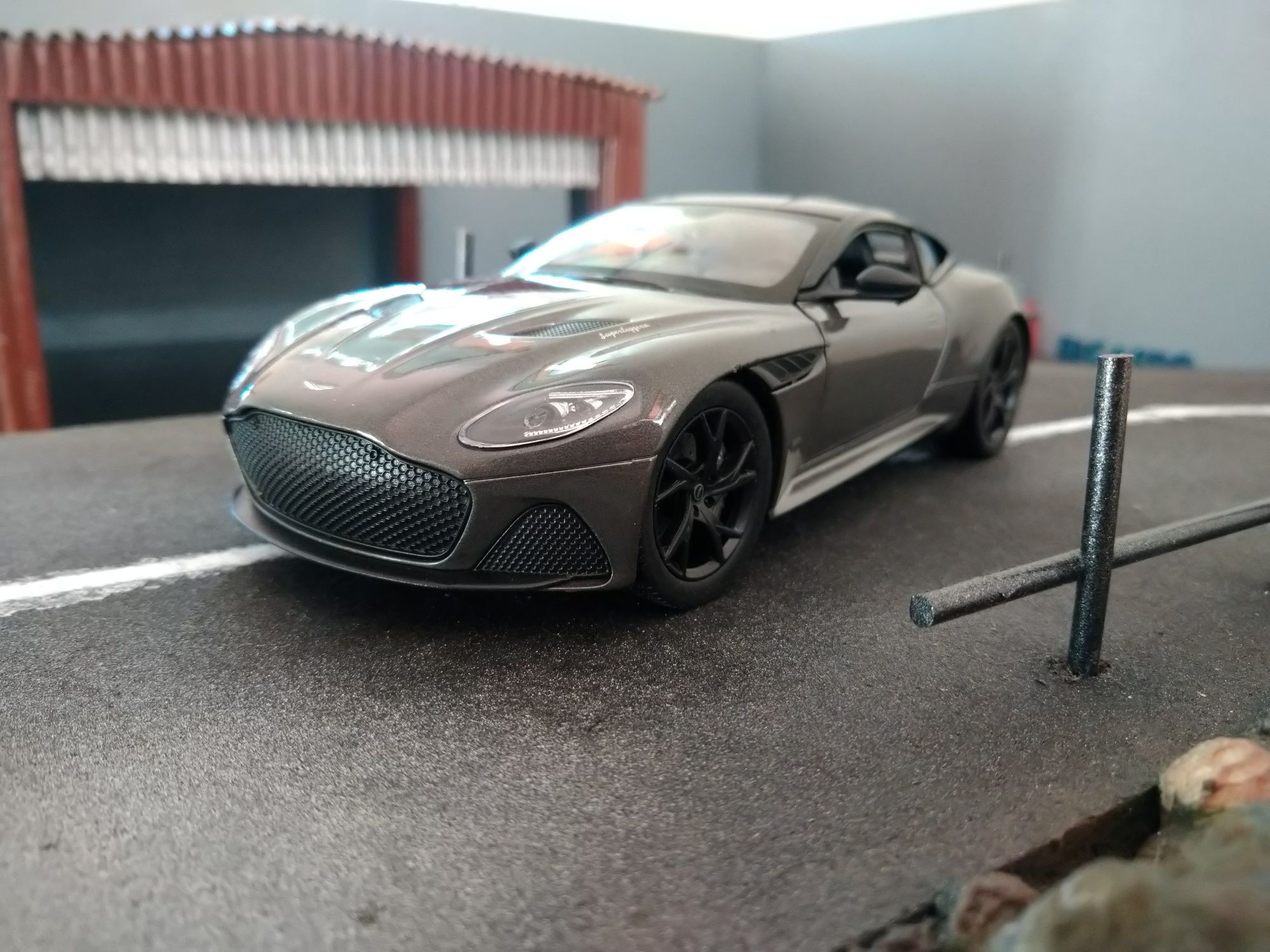 Aston Martin DBS Superleggera - Welly 1/24