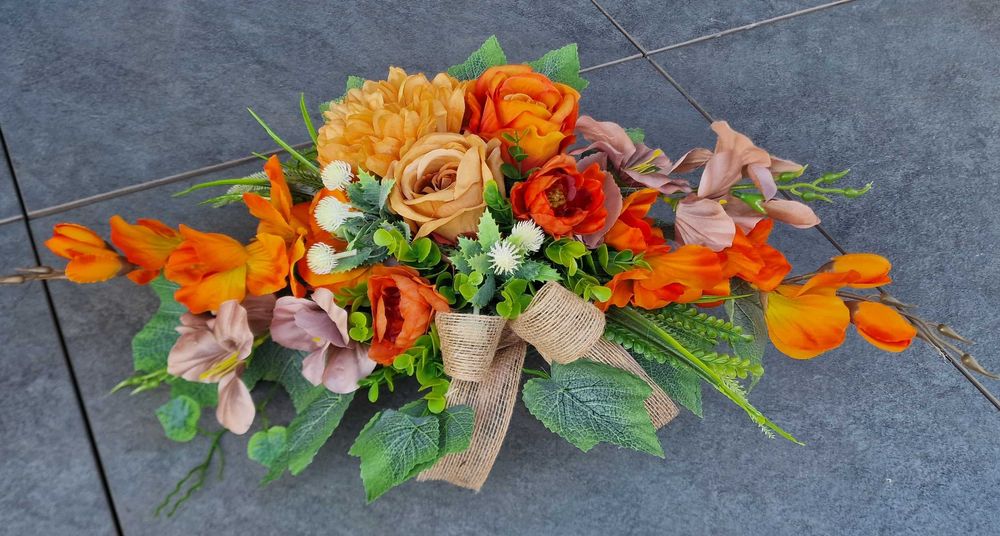 Kompozycja kwiatowa na grób cmentarz stroik ikebana Z156