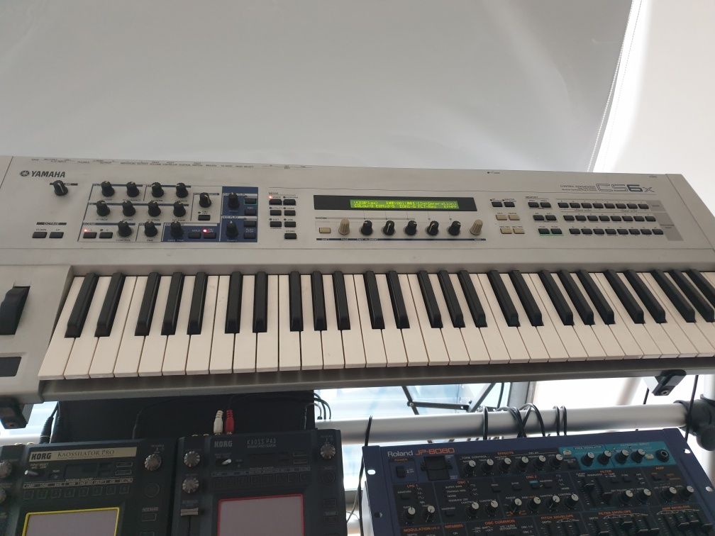 Sintetizador Yamaha CS6X
