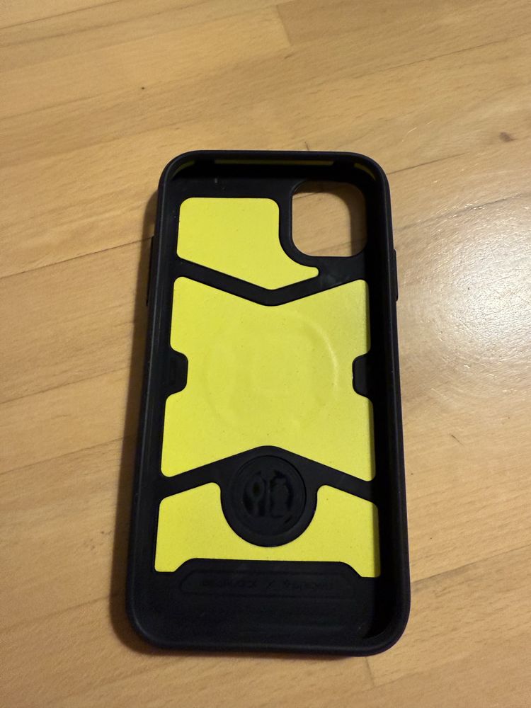 Etui Spigen GearLock do Iphone 11