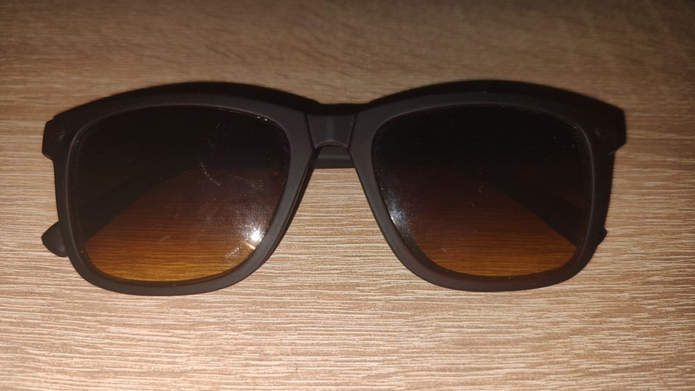 Продам очки коричневые (не дорого)