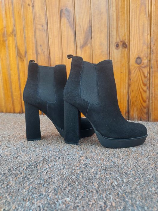 Ботильйони чорні замшеві від Kazar