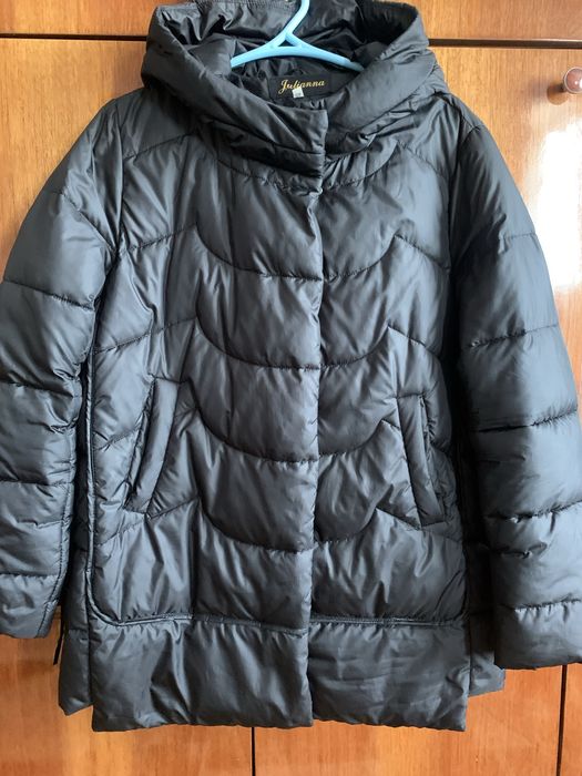 Курточка жіноча, чорного кольору, демісезонна