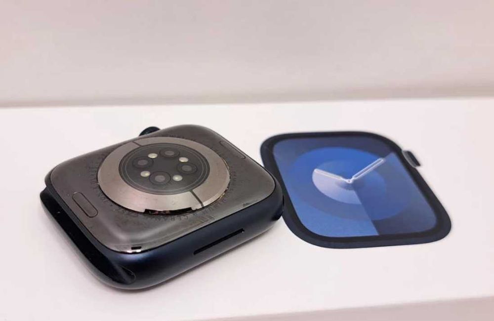 zegarek Apple Watch seria 9 45 mm A2980 uszkodzony