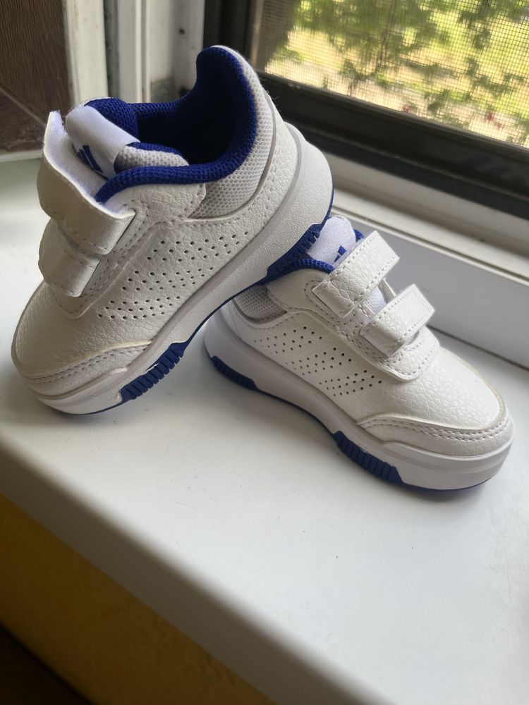 Кросівки adidas,оригінал