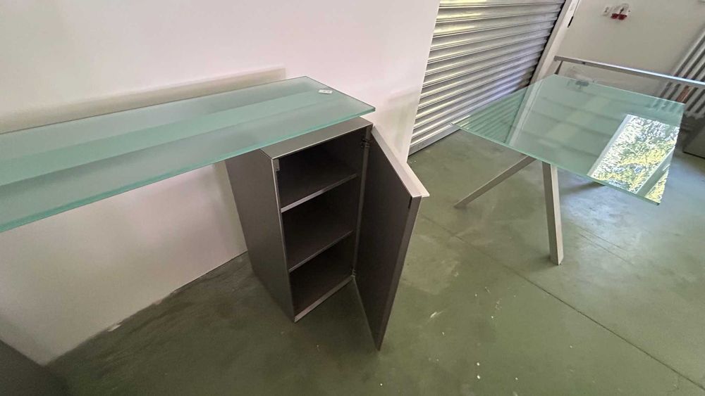 Szafka ze szklanym blatem WALTER KNOLL