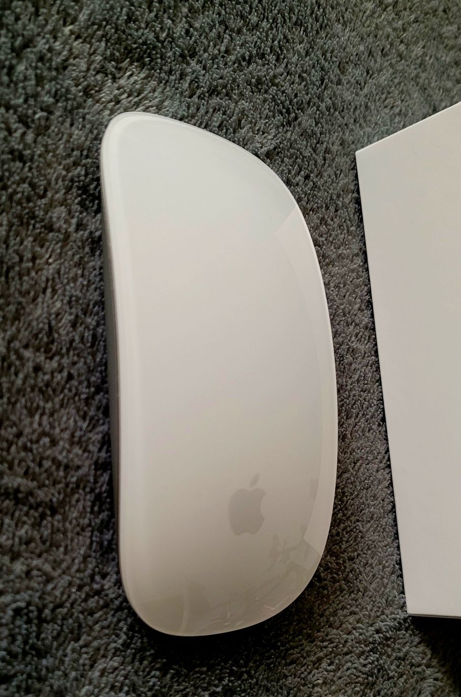 Apple Magic Mouse A1657  jak nowa stan idealny używana 10 minut.