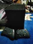 Sprzedam Xboxa series x+dwa pady sprawne