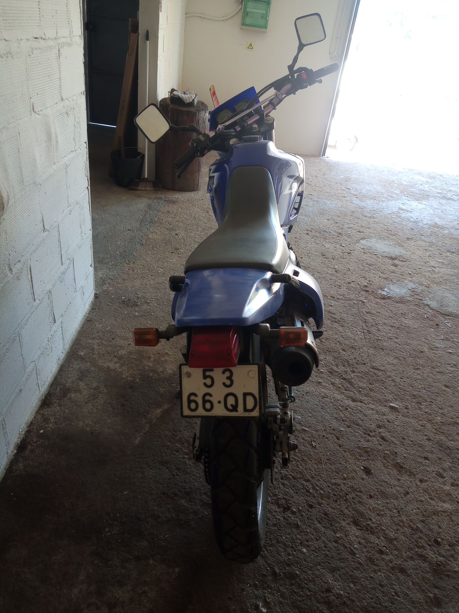 Yamaha XT 600 azul