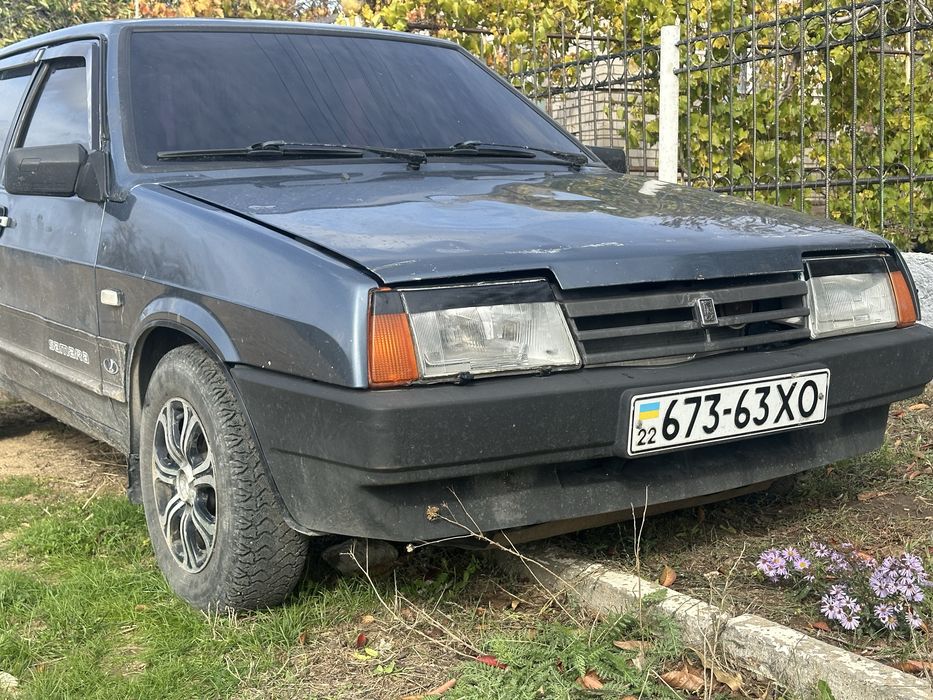 ВАЗ 2199 на повному ходу.Гуртом-дешевше