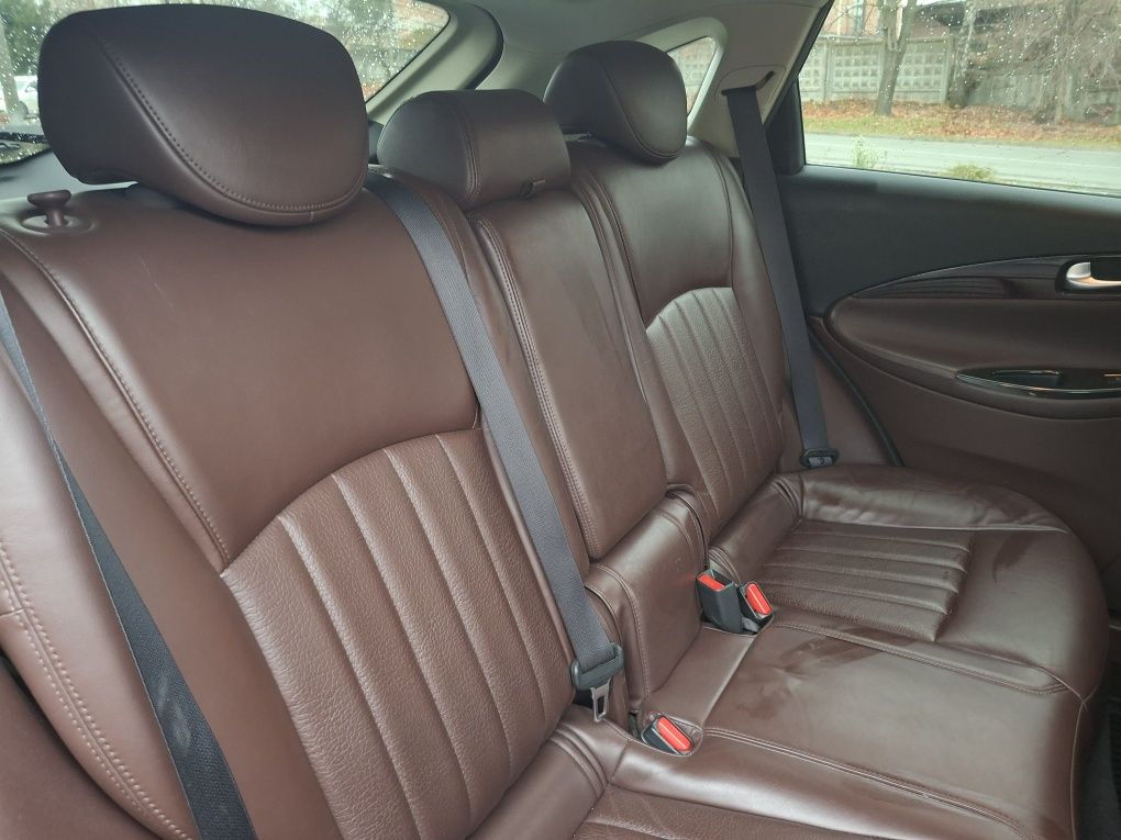 А втомобіль Infinity Qx50 2017 .