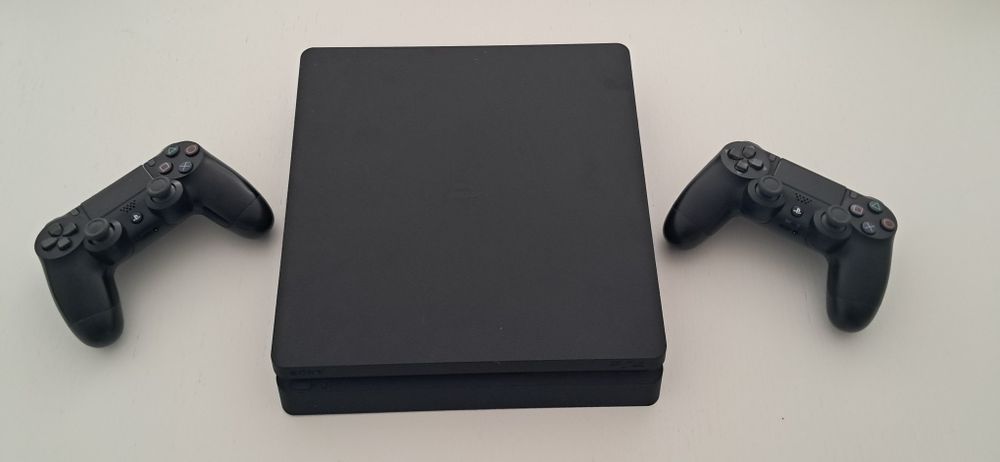 Playstation 4 - 5 Jogos