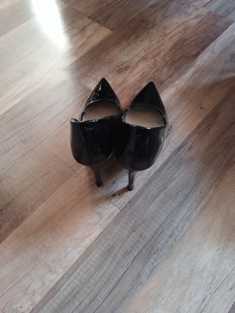 Buty szpilki lakierowane roz 37