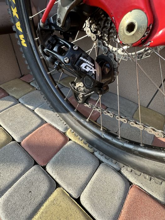 Продам  двух підвіс Demo 8