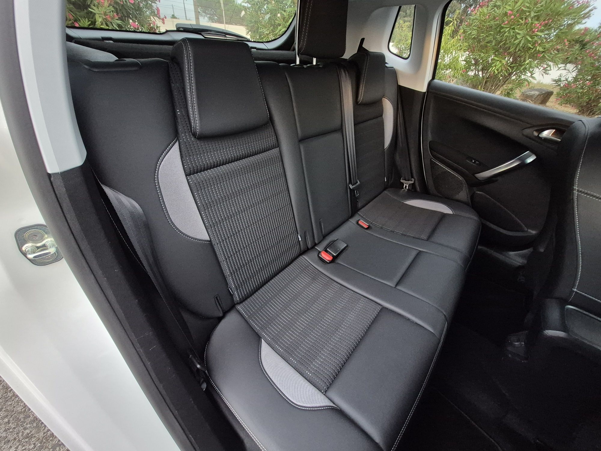 Peugeot 2008 - AUTOMÁTICO - 50.000KM | GARANTIA | ALLURE