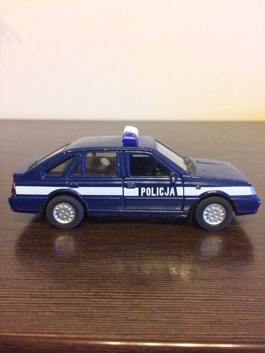 Polonez Caro Plus Policja model kolekcjonerski FSO PRL