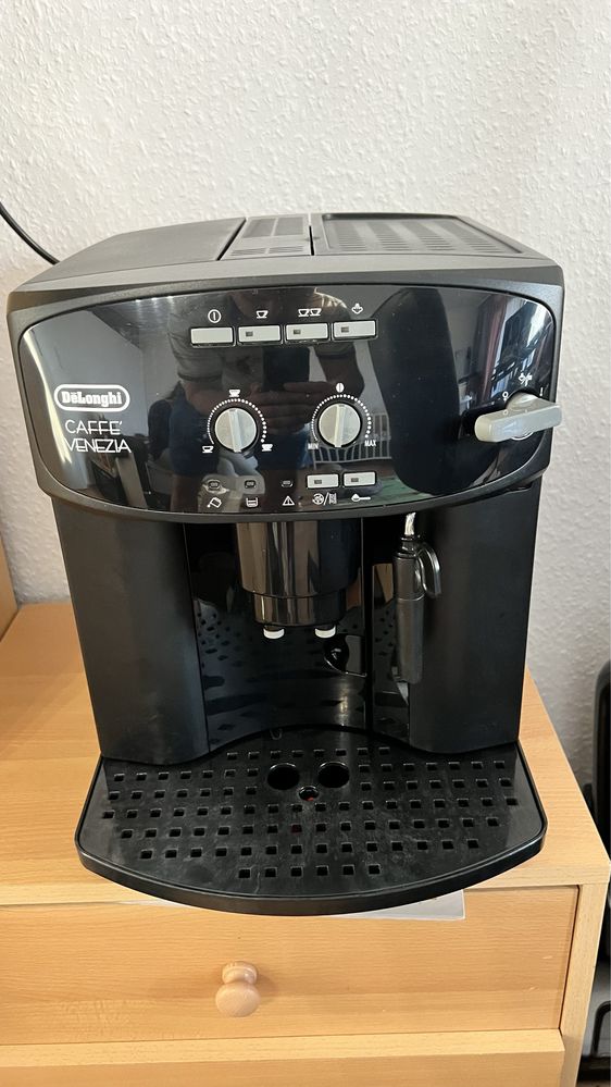 кавова машина Delonghi Caffe  Venezia. в дуже хорошому стані