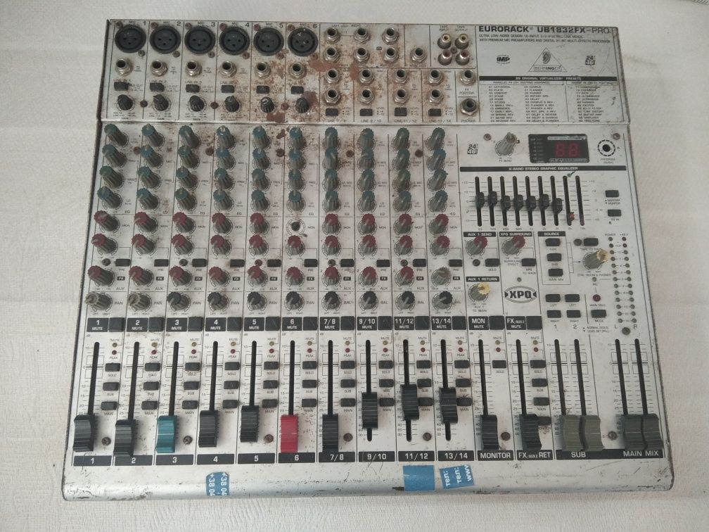 Микшерный пульт BEHRINGER UB1832FX-PRO